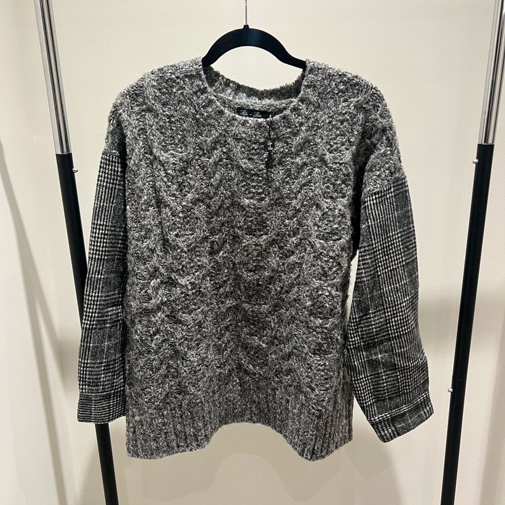 Elegant Gray Cable Knit Sweater with Plaid Accents